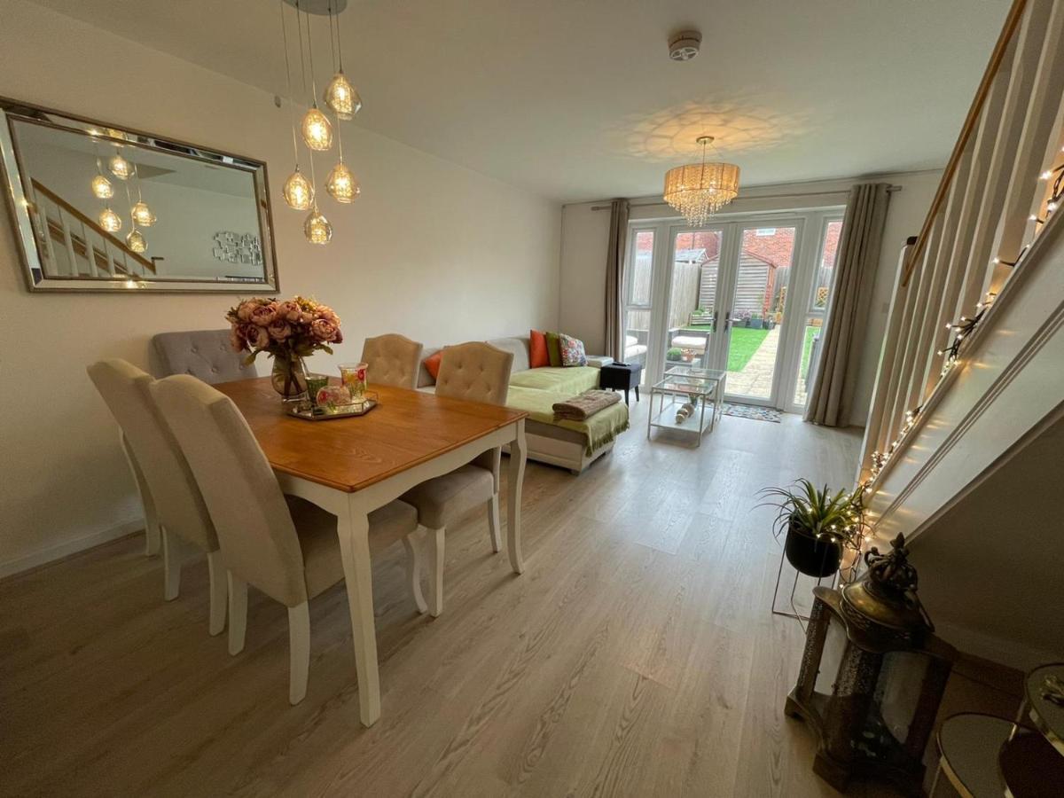 Comet Place Wellingborough Exterior foto